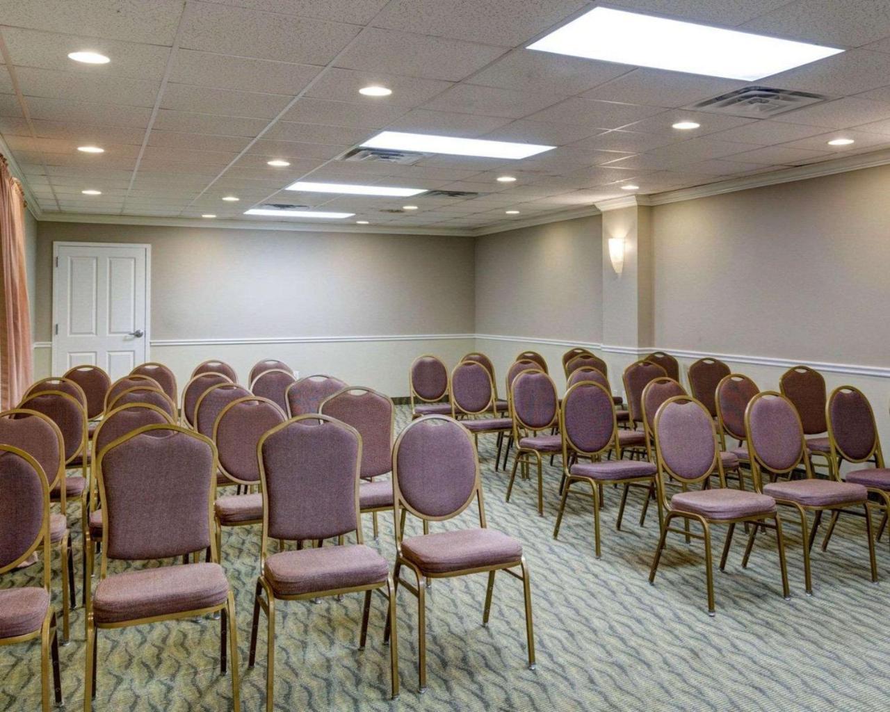 Clarion Inn & Suites Conference Center Covington Ngoại thất bức ảnh